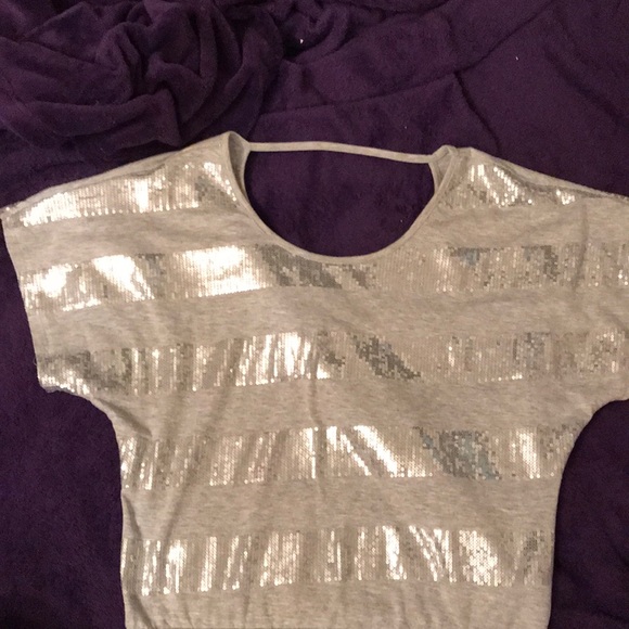 Tops - Gray silver sequins shirt sleeve t-shirt